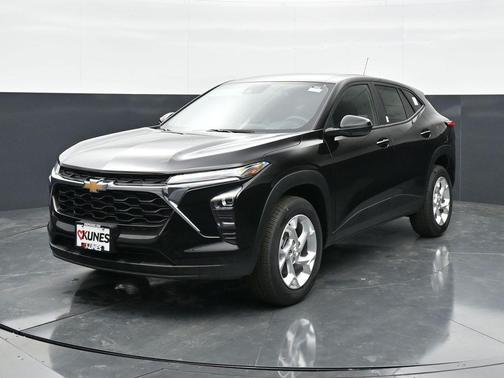 Mosaic Black Metallic 2026 Chevrolet Trax LS