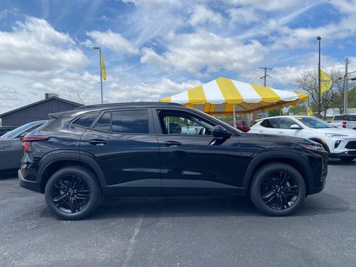 Mosaic Black Metallic 2026 Chevrolet Trax FWD ACTIV