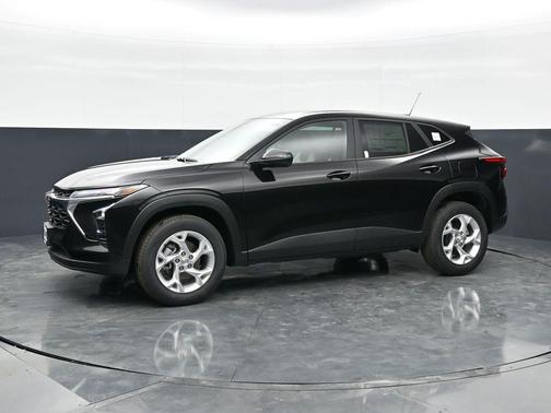 Mosaic Black Metallic 2026 Chevrolet Trax LS