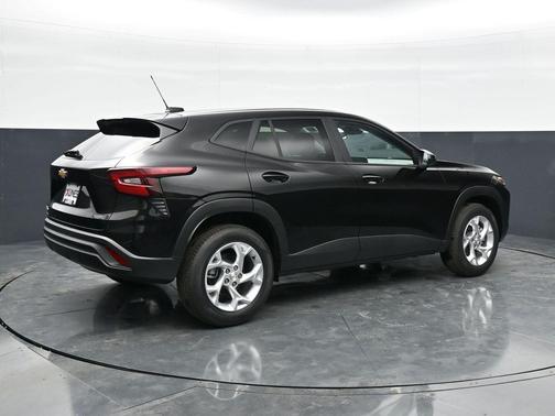 Mosaic Black Metallic 2026 Chevrolet Trax LS