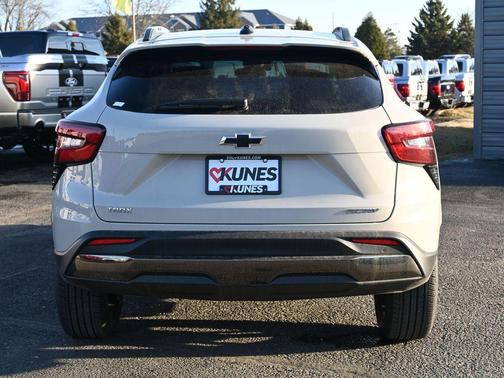 White Sands 2026 Chevrolet Trax FWD ACTIV