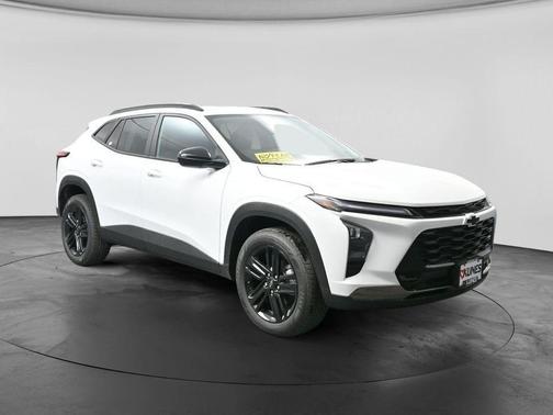 Summit White 2026 Chevrolet Trax FWD ACTIV
