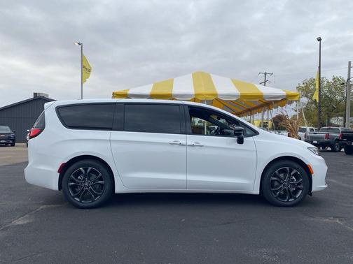 2026 Chrysler Pacifica L