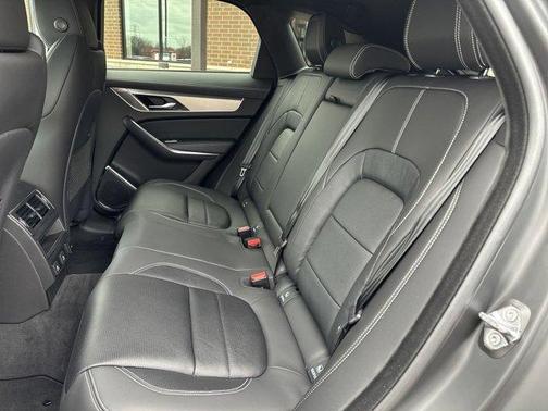 2024 Jaguar F-PACE P400 R-Dynamic S