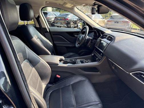 2017 Jaguar F-PACE 35t Prestige