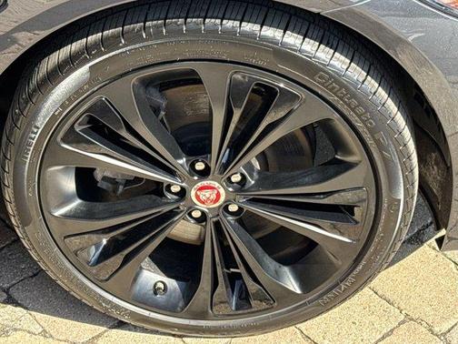2022 Jaguar XF P300 R-Dynamic SE