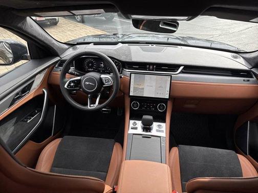 2025 Jaguar F-PACE SVR 575 Edition