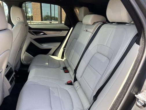 2026 Jaguar F-PACE P400 R-Dynamic S