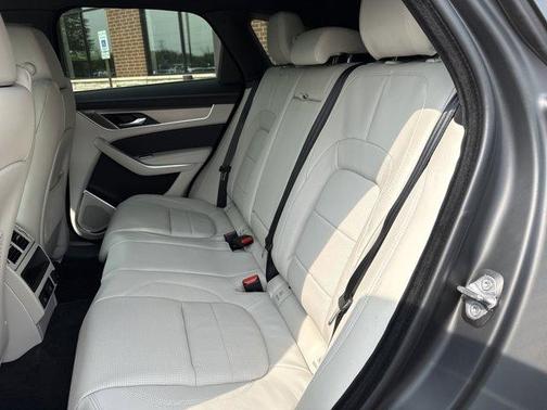 2026 Jaguar F-PACE P400 R-Dynamic S