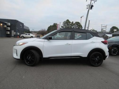 2023 Nissan Kicks SR