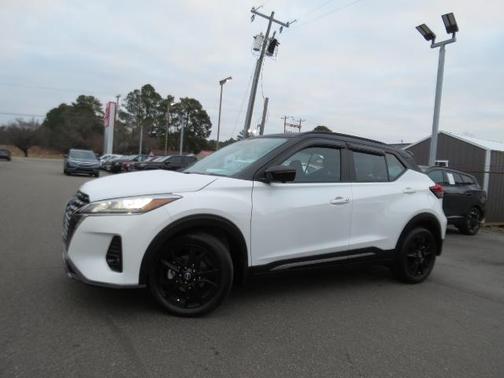 2023 Nissan Kicks SR