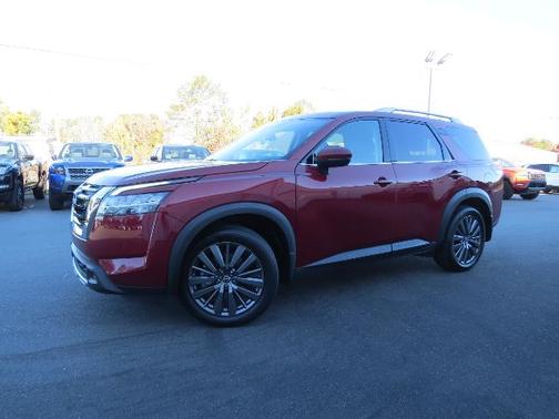 2022 Nissan Pathfinder SL