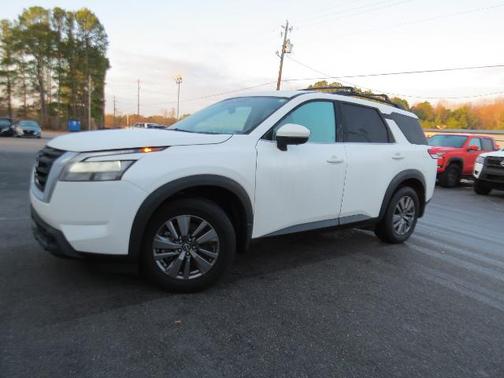 2024 Nissan Pathfinder SV