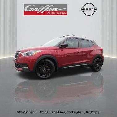 Cayenne Red / Super Black 2020 Nissan Kicks SR