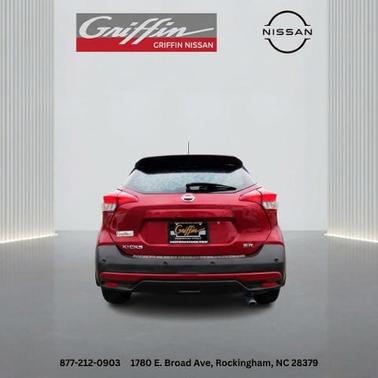 Cayenne Red / Super Black 2020 Nissan Kicks SR