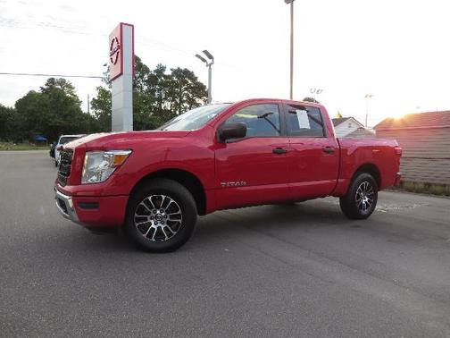 2022 Nissan Titan SV