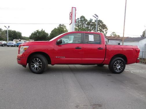 2022 Nissan Titan SV