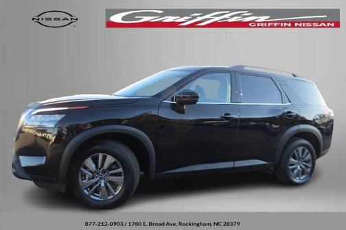 2025 Nissan Pathfinder SV