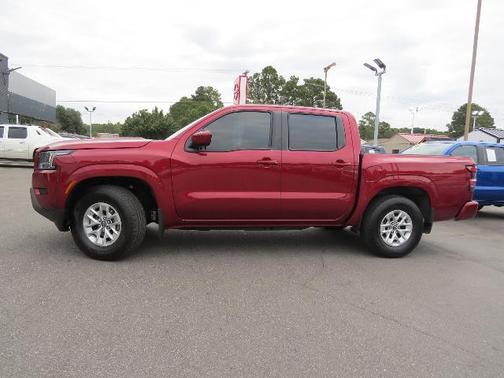 2024 Nissan Frontier SV