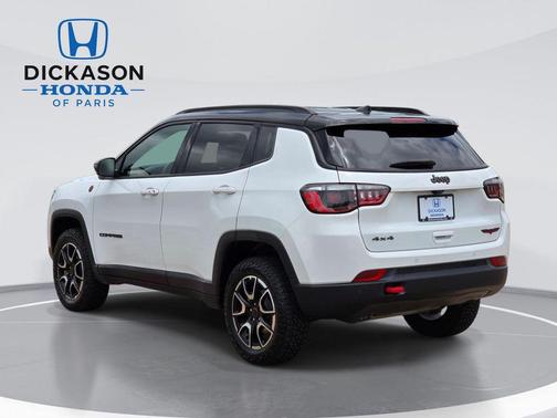 Bright White Clearcoat 2025 Jeep Compass Trailhawk