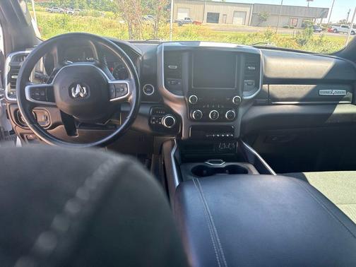 Bright White Clearcoat 2022 RAM 1500 Big Horn/Lone Star