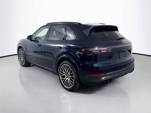 Moonlight Blue Metallic 2023 Porsche Cayenne