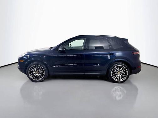 Moonlight Blue Metallic 2023 Porsche Cayenne