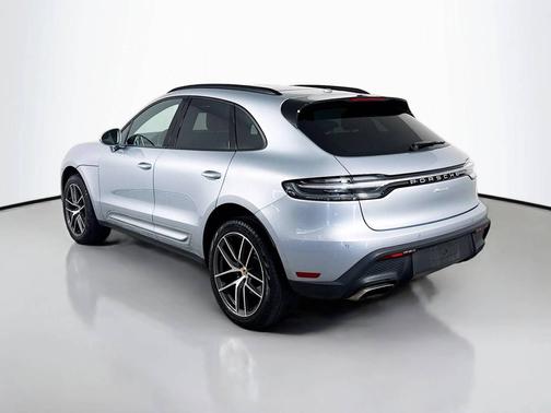 Dolomite Silver Metallic 2022 Porsche Macan