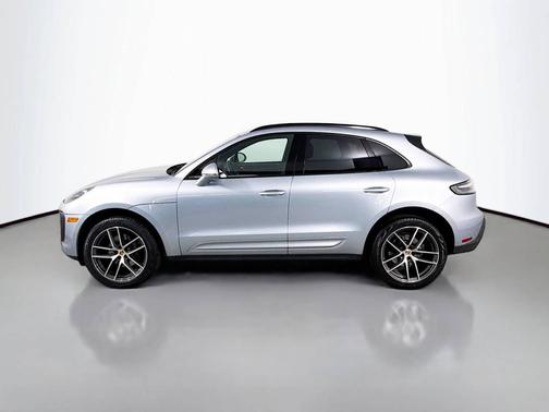 Dolomite Silver Metallic 2022 Porsche Macan