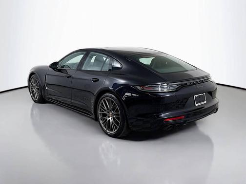 2023 Porsche Panamera 