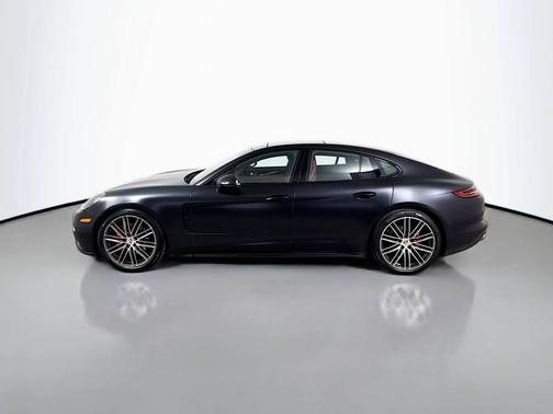 2018 Porsche Panamera 