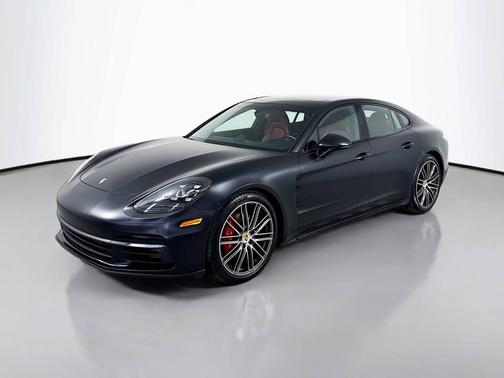 2018 Porsche Panamera 