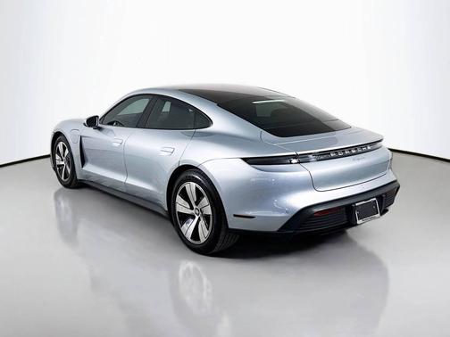 2022 Porsche Taycan 