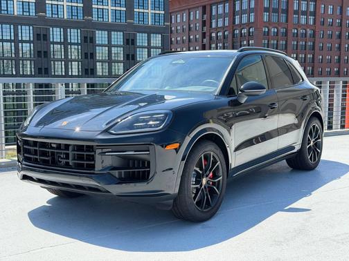 Chromite Black Metallic 2026 Porsche Cayenne