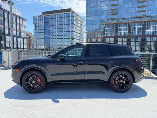 Chromite Black Metallic 2026 Porsche Cayenne