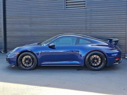 Gentian Blue Metallic 2025 Porsche 911