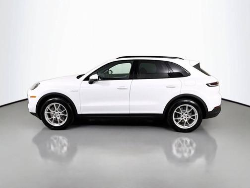Carrara White Metallic 2026 Porsche Cayenne