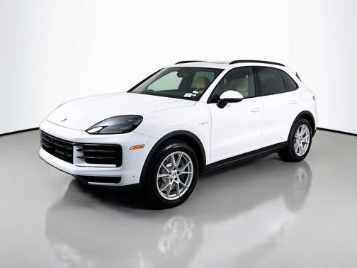 Carrara White Metallic 2026 Porsche Cayenne