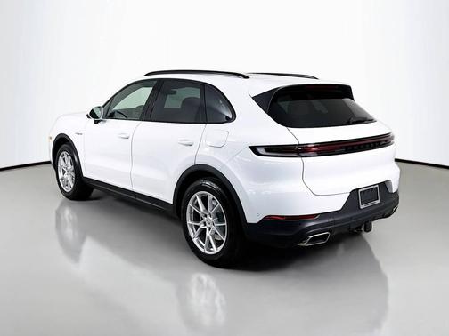 Carrara White Metallic 2026 Porsche Cayenne