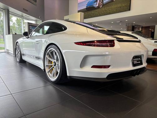 White 2016 Porsche 911