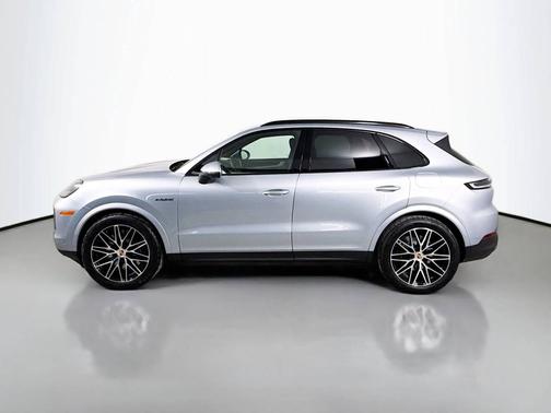 Dolomite Silver Metallic 2026 Porsche Cayenne