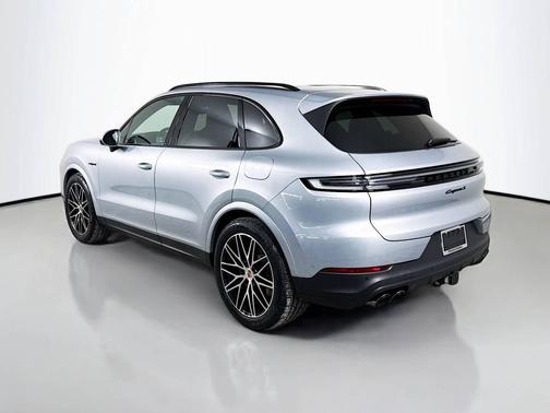 Dolomite Silver Metallic 2026 Porsche Cayenne