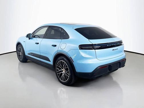 Frozen Blue Metallic 2025 Porsche Macan