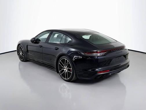 2023 Porsche Panamera 