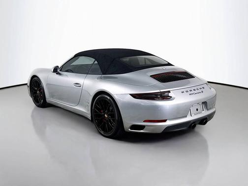 GT-Silver Metallic 2017 Porsche 911