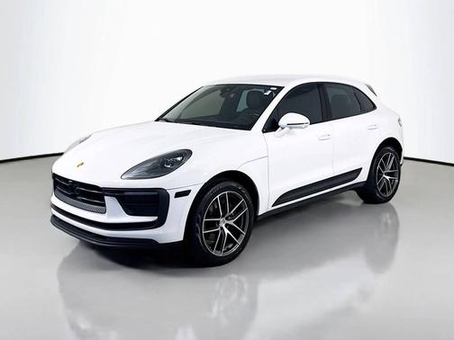 Carrara White Metallic 2022 Porsche Macan