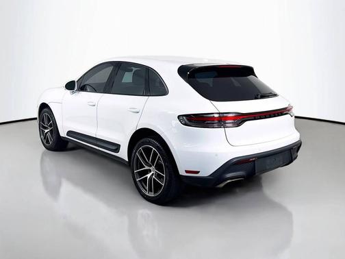 Carrara White Metallic 2022 Porsche Macan