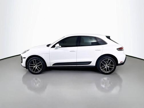 Carrara White Metallic 2022 Porsche Macan