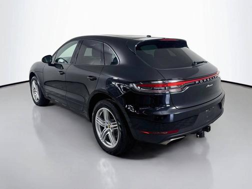 Jet Black Metallic 2021 Porsche Macan