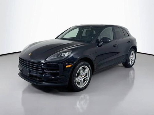 Jet Black Metallic 2021 Porsche Macan